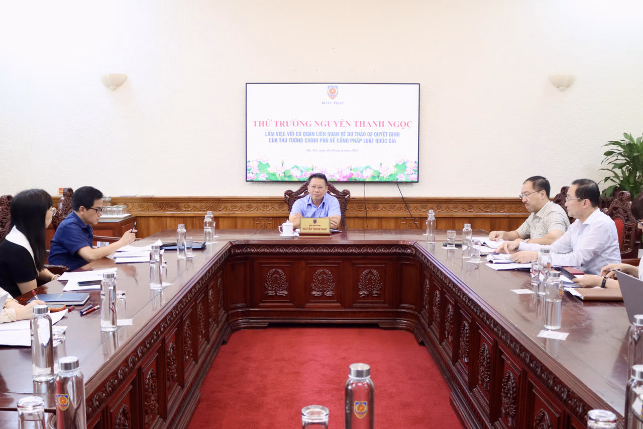 Quang cảnh cuộc họp.
