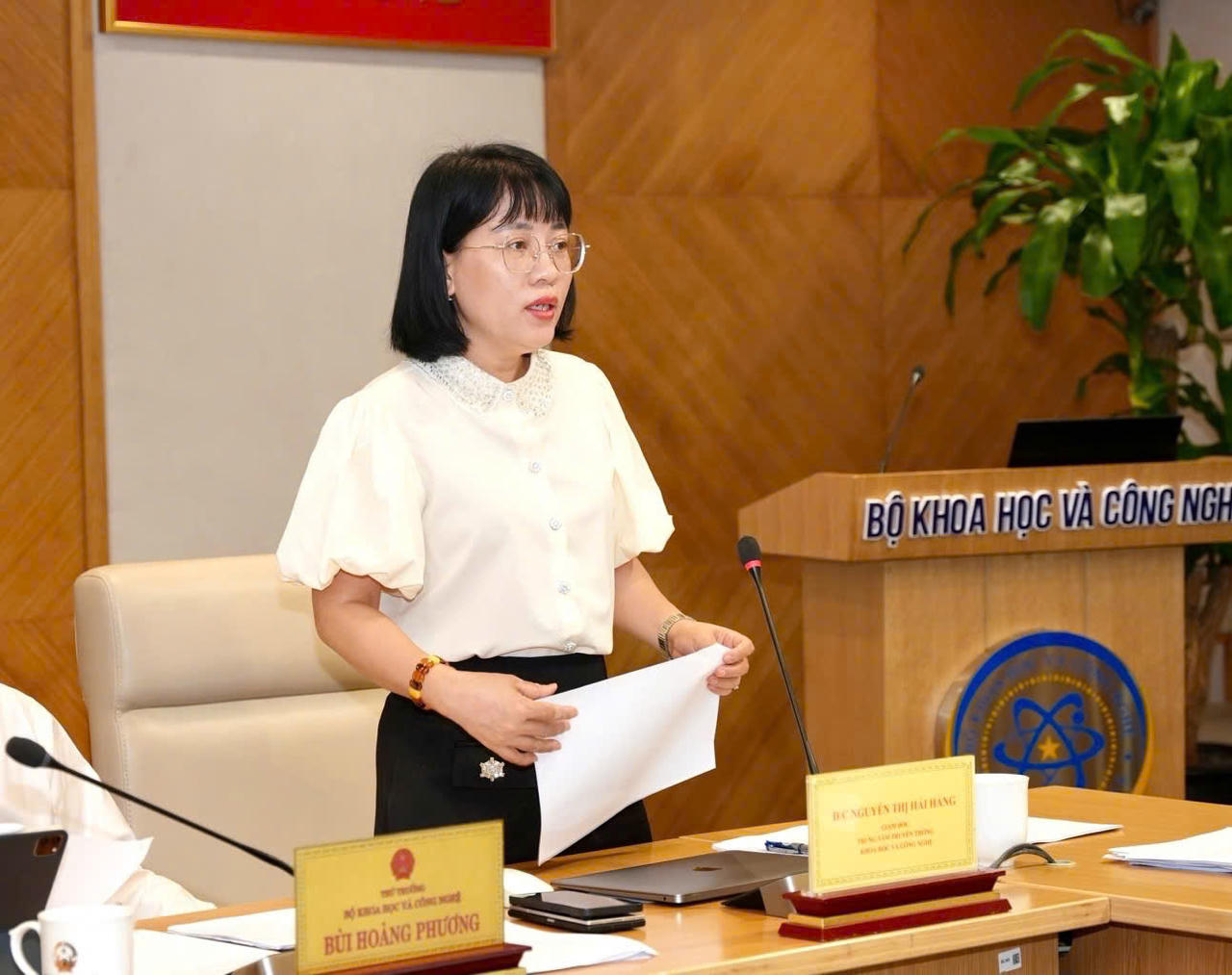 Giám đốc Trung tâm Truyền thông Khoa học và Công nghệ Nguyễn Thị Hải Hằng phát biểu tại họp báo thường kỳ tháng 5/2026