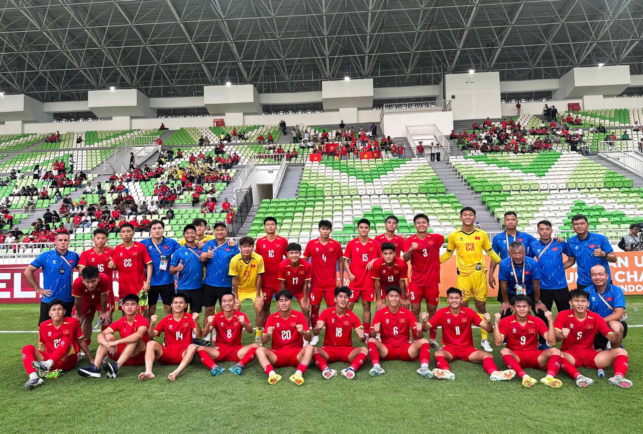 Tiền đạo Công Hậu lập hat-trick cho U19