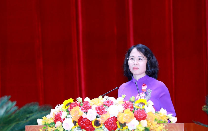 Bà Trịnh Thị Minh Thanh - Phó Bí thư Thường trực Tỉnh ủy, Chủ tịch HĐND tỉnh Quảng Ninh, phát biểu tại kỳ họp.