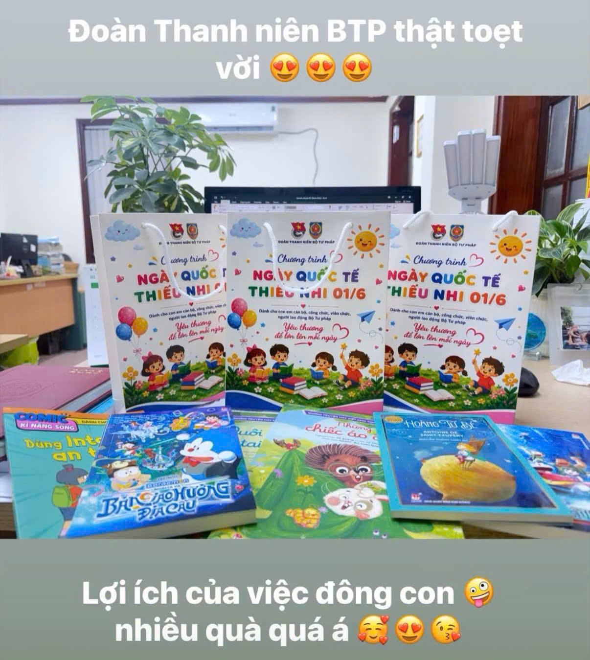 Đoàn Thanh niên Bộ Tư pháp trao tặng quà cho con em cán bộ Bộ Tư pháp nhân Ngày Quốc tế Thiếu nhi 01/6