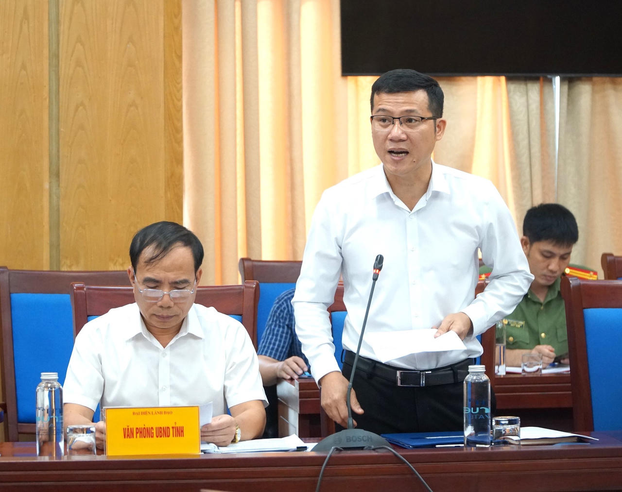 Phó Giám đốc Trung tâm Phục vụ hành chính công tỉnh Nguyễn Đình Mỹ báo cáo về công tác CCHC và kiểm soát TTHC tại Nghệ An.
