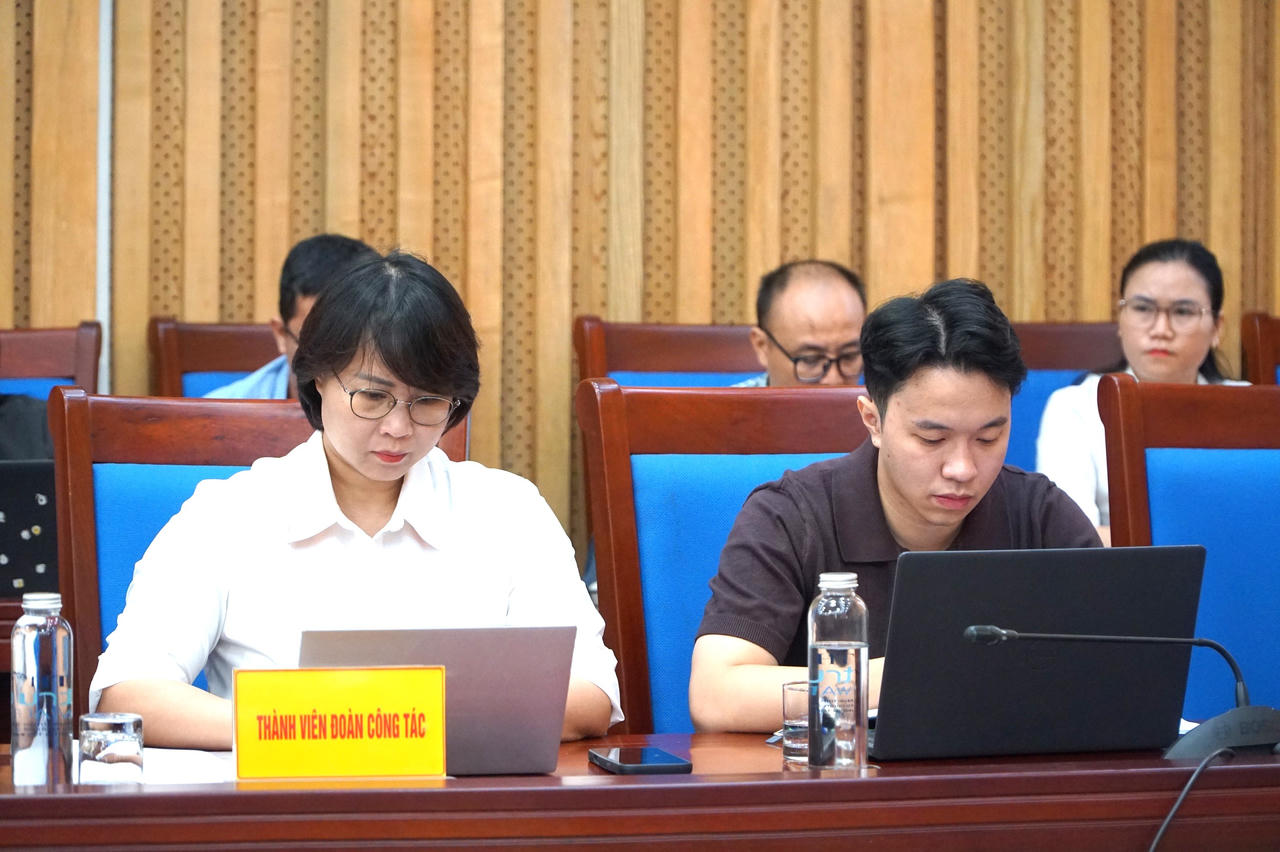 Các thành viên Đoàn công tác tại buổi làm việc.