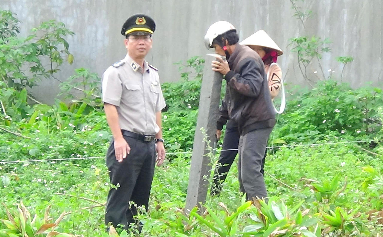 Ông Nguyễn Hoàng Anh trong một lần tổ chức thi hành án.