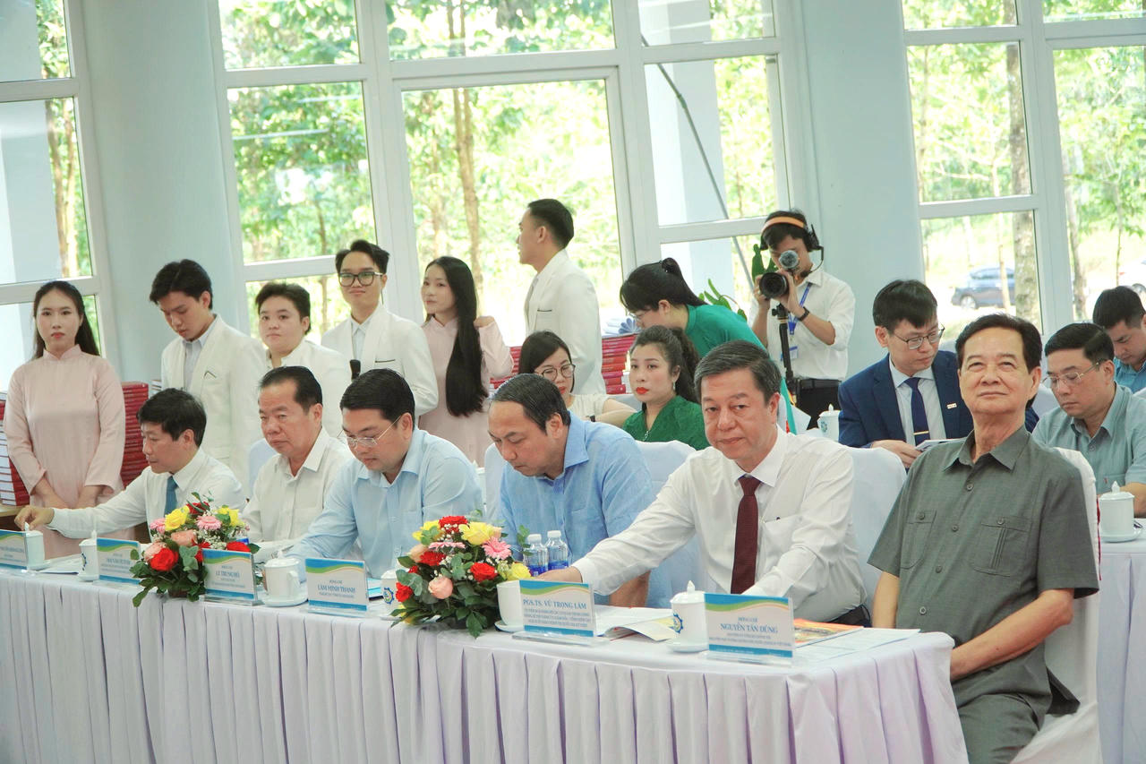 Trường Đại học Kiên Giang ký kết hợp tác với Nhà xuất bản Chính trị quốc gia Sự thật