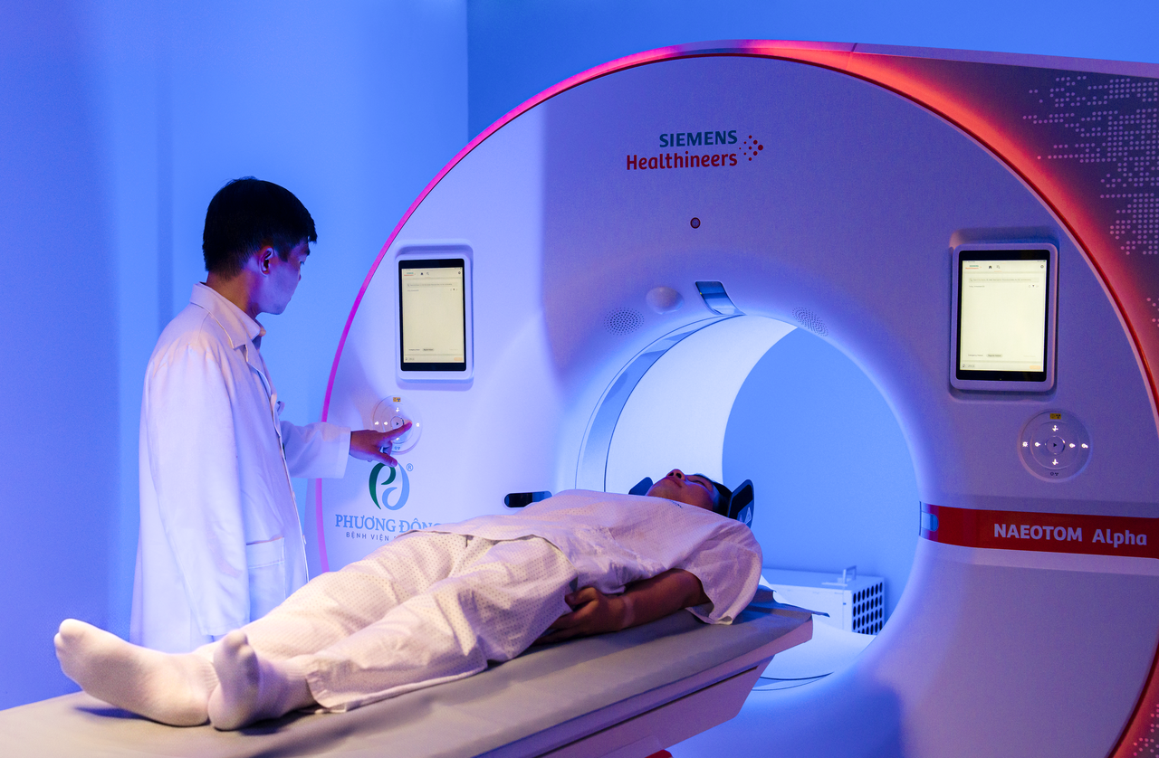 Hệ thống CT Photon NAEOTOM Alpha ứng dụng công nghệ đếm photon thế hệ mới, hỗ trợ phát hiện sớm nhiều tổn thương nguy hiểm ngay từ giai đoạn đầu.