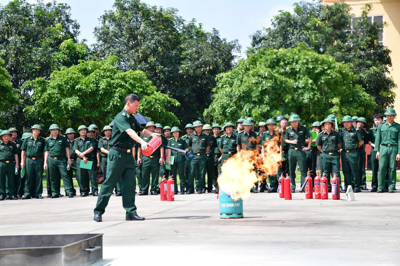 Ban chỉ huy Bộ đội biên phòng tỉnh Ninh Bình tập huấn công tác phòng cháy, chữa cháy