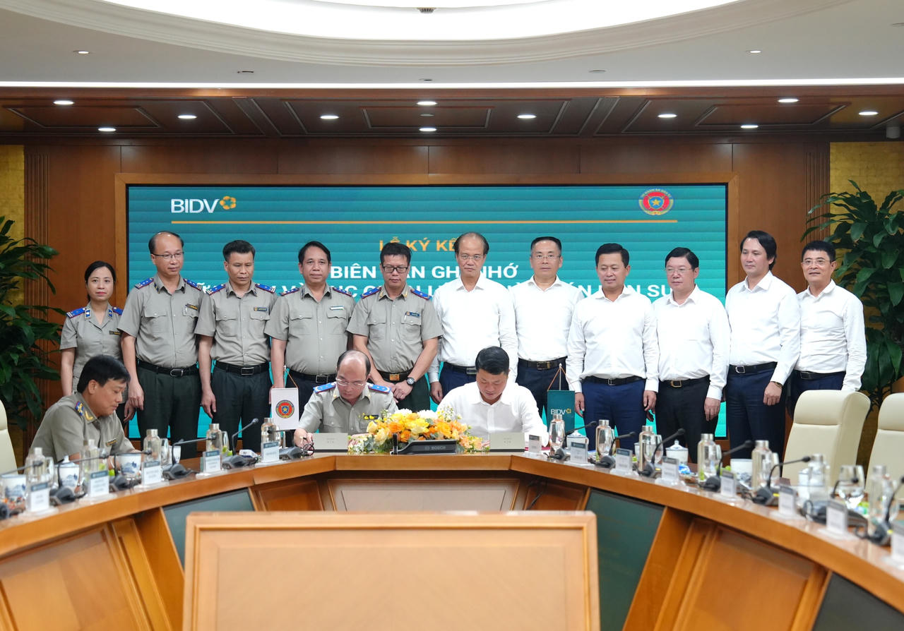 Hai đơn vị thực hiện kí kết