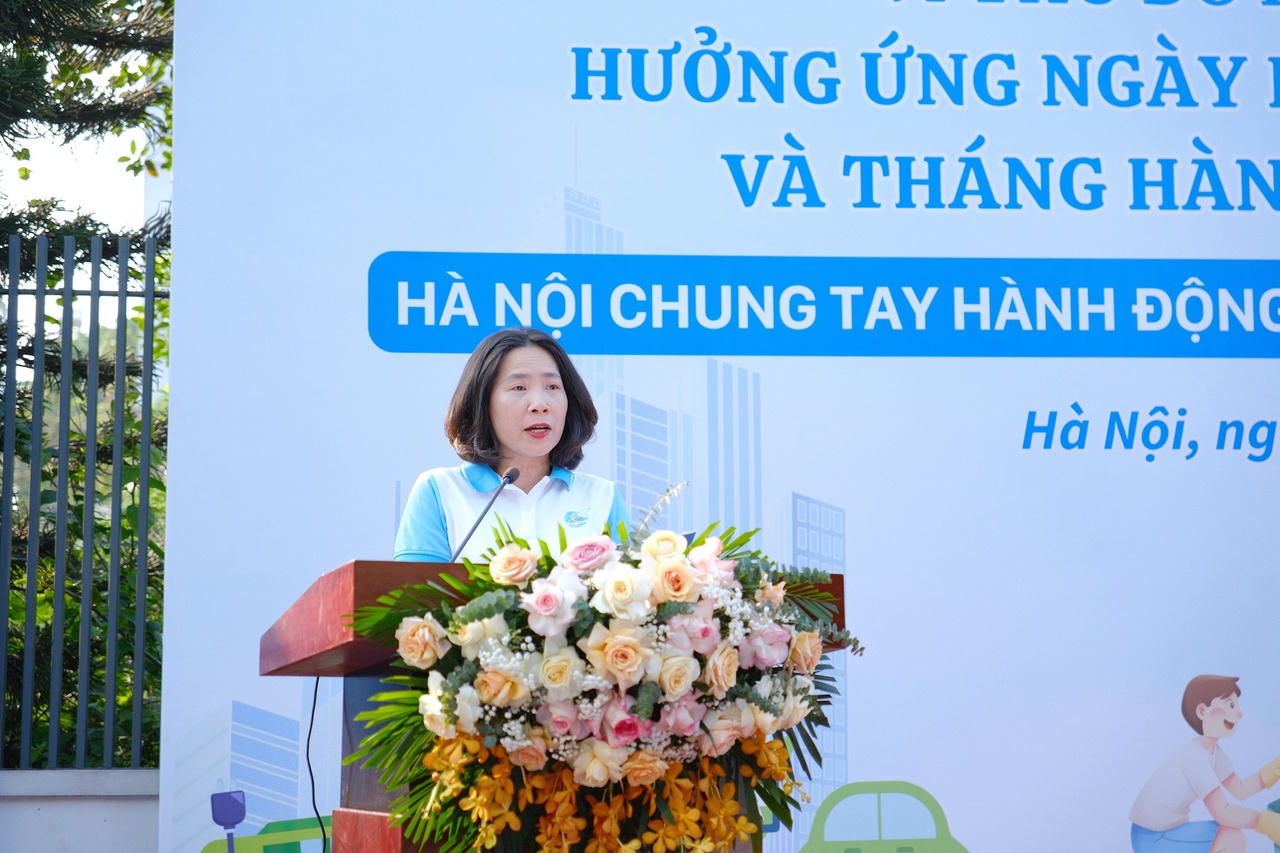 Phó Chủ tịch Ủy ban Mặt trận Tổ quốc Việt Nam thành phố, Chủ tịch Hội Liên hiệp Phụ nữ thành phố Hà Nội Lê Kim Anh phát biểu hưởng ứng phong trào thi đua.