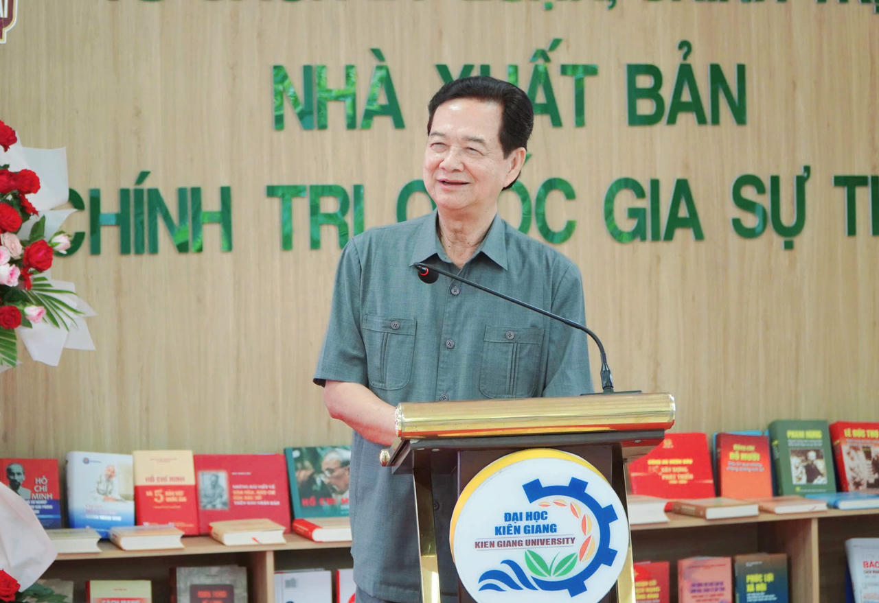 Nguyên Ủy viên Bộ Chính trị, nguyên Thủ tướng Chính phủ Nguyễn Tấn Dũng