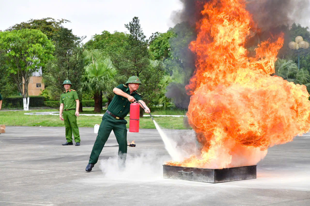 Ban chỉ huy Bộ đội biên phòng tỉnh Ninh Bình tập huấn công tác phòng cháy, chữa cháy