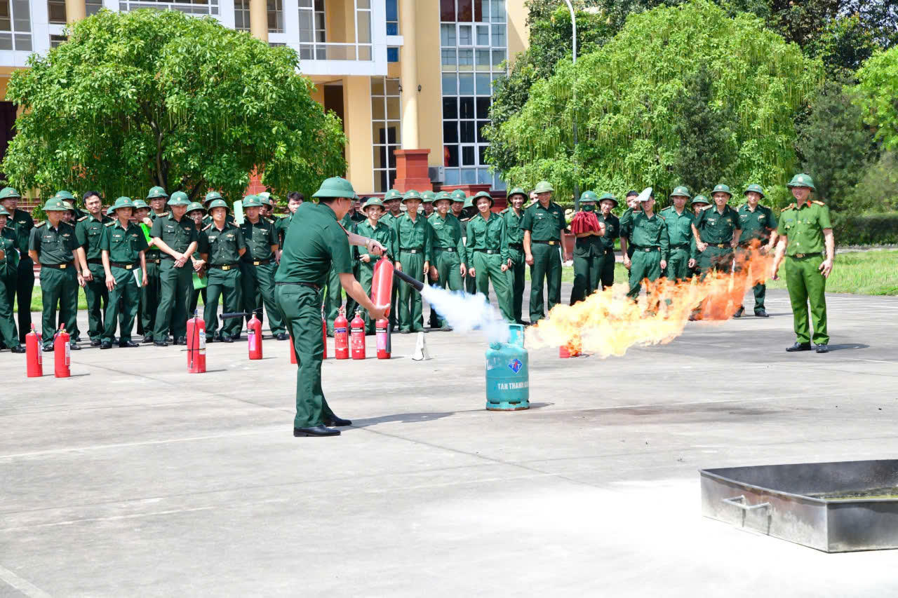Ban chỉ huy Bộ đội biên phòng tỉnh Ninh Bình tập huấn công tác phòng cháy, chữa cháy