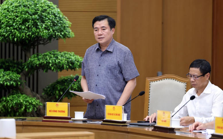 Phó Thủ tướng Thường trực Phạm Gia Túc yêu cầu bảo đảm nguồn cung, chất lượng và quyền lợi người tiêu dùng khi chuyển đổi sang xăng E10- Ảnh 2.