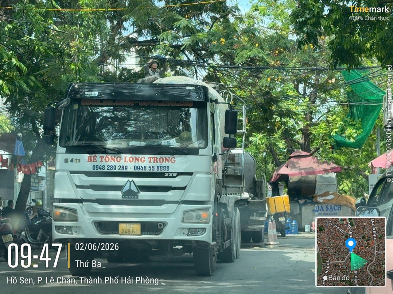 Các phương tiện phục vụ thi công tiếp tục được điều động đến khu vực để bảo đảm tiến độ xây dựng công trình.
