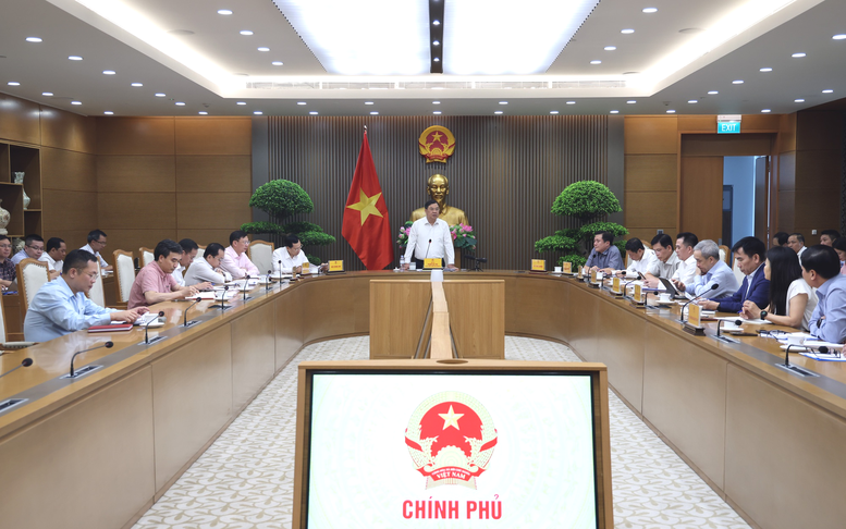 Phó Thủ tướng Thường trực Phạm Gia Túc yêu cầu bảo đảm nguồn cung, chất lượng và quyền lợi người tiêu dùng khi chuyển đổi sang xăng E10- Ảnh 1.