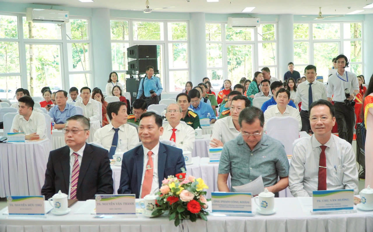 Trường Đại học Kiên Giang ký kết hợp tác với Nhà xuất bản Chính trị quốc gia Sự thật