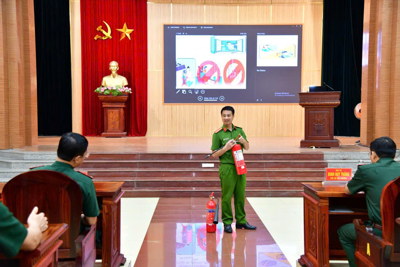 Ban chỉ huy Bộ đội biên phòng tỉnh Ninh Bình tập huấn công tác phòng cháy, chữa cháy