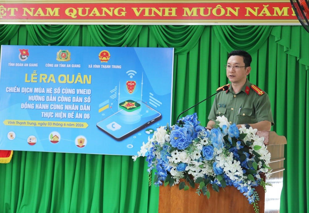Trung tá Trương Văn Quốc, Trưởng ban Thanh niên Công an tỉnh An Giang phát biểu tại Lễ ra quân