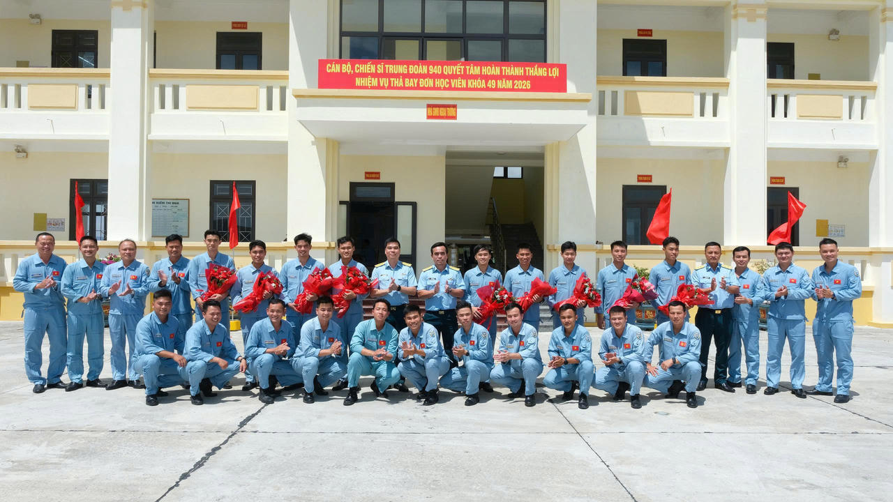 9 học viên Trung đoàn 940 hoàn thành tốt nhiệm vụ thả bay đơn tại sân bay Tuy Hòa