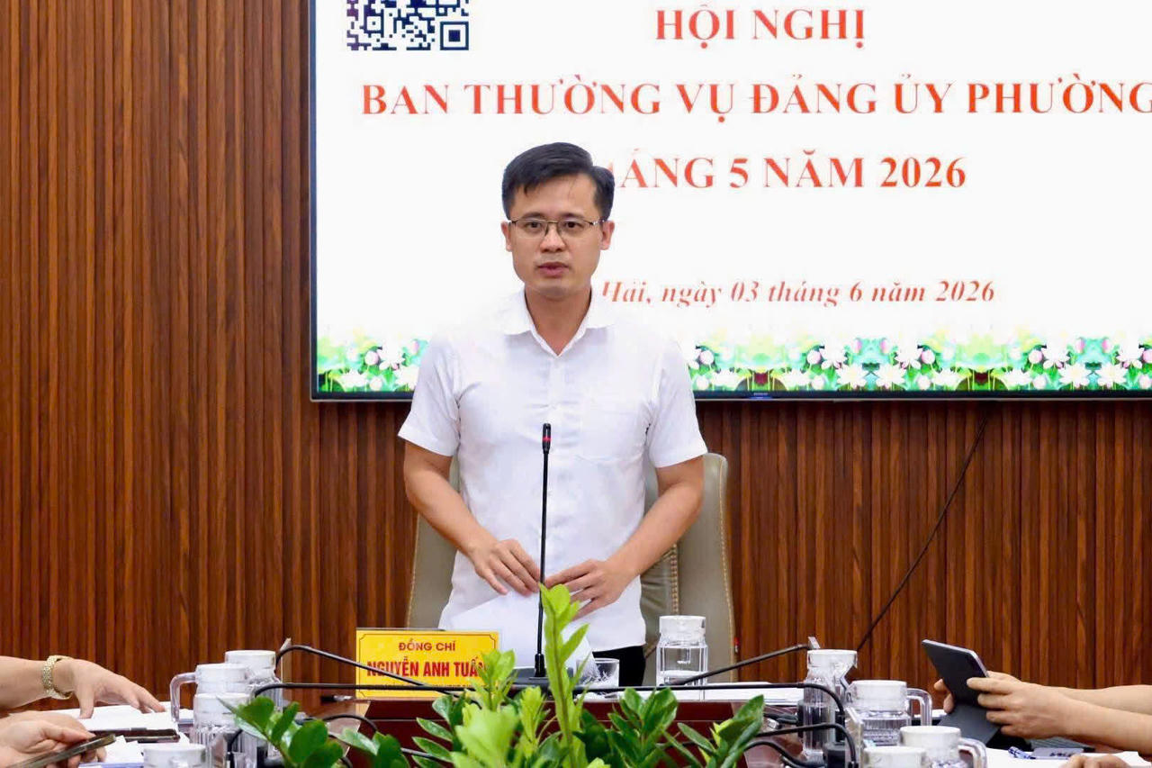 Bí thư Đảng ủy, Chủ tịch HĐND phường Đông Hải Nguyễn Anh Tuấn kết luận hội nghị.