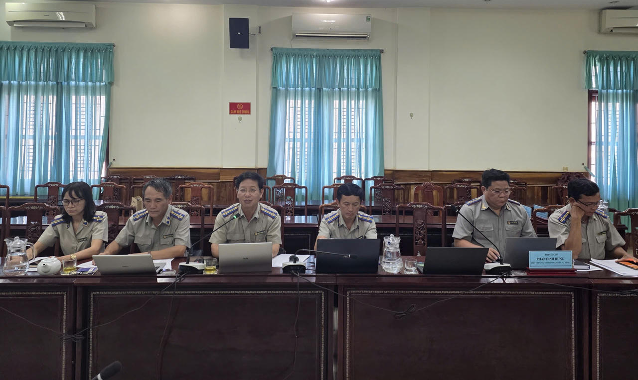 Lãnh đạo THADS tỉnh Gia Lai và lãnh đạo các phòng trực thuộc tại buổi làm việc.