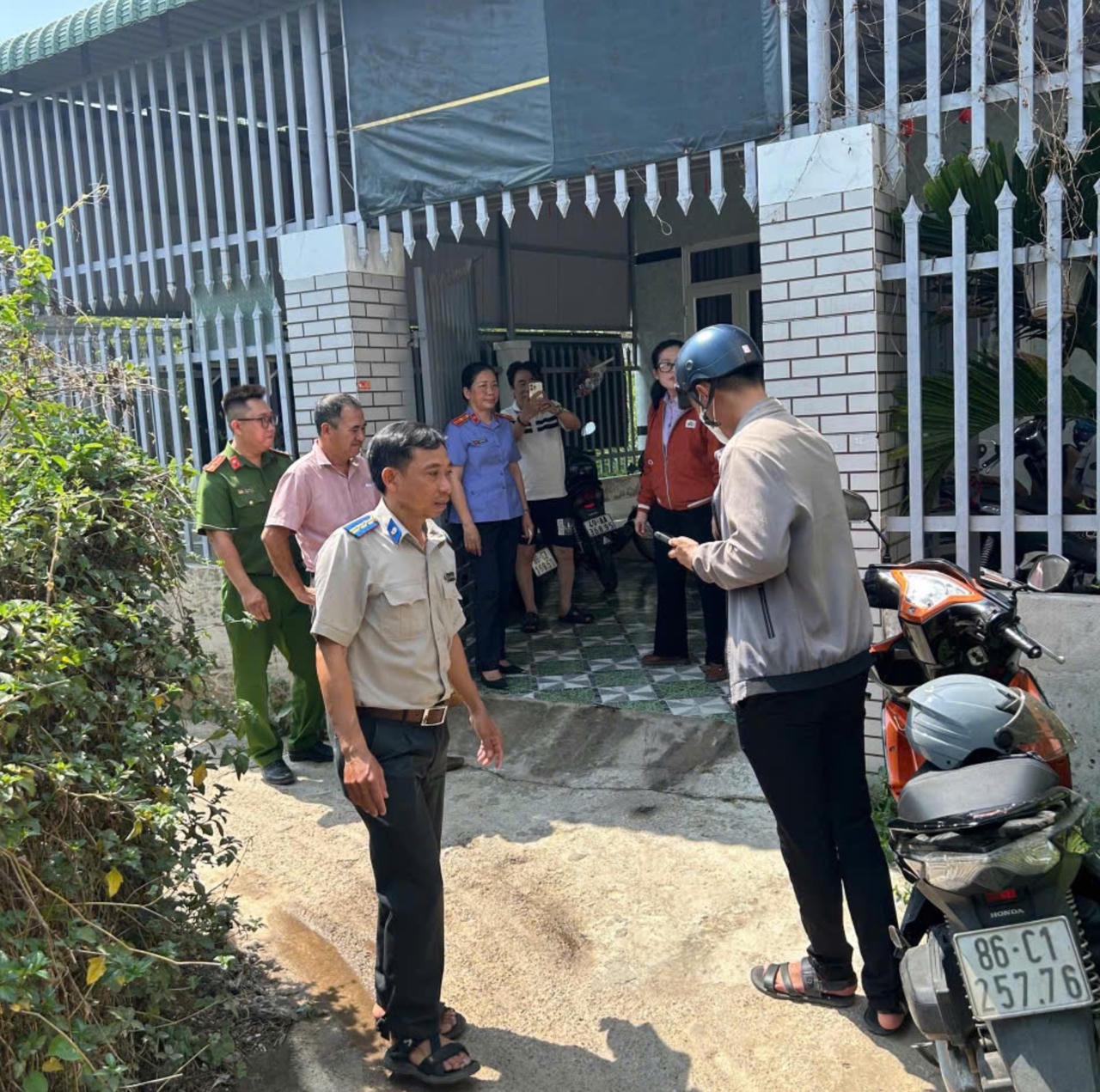 Kinh nghiệm kết hợp hai biện pháp “cứng – mềm” trong tổ chức thi hành án