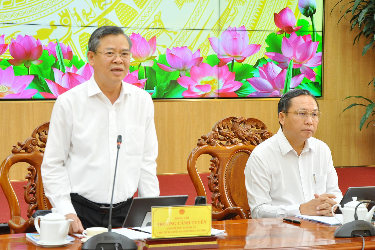 Ông Trương Cảnh Tuyên, Chủ tịch UBND thành phố Cần Thơ Phát biểu tại phiên họp