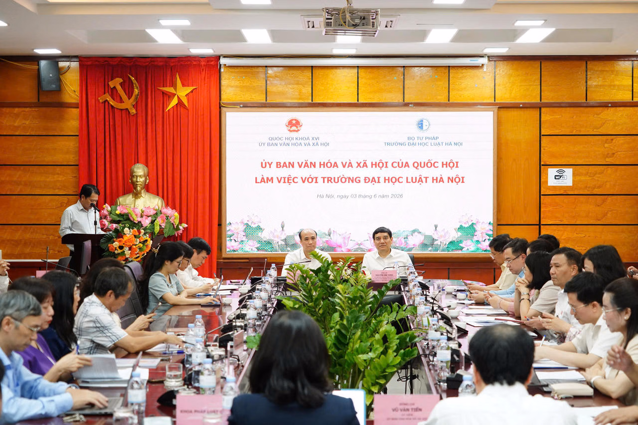 Ảnh đại diện bài viết: toàn cảnh buổi làm việc.
