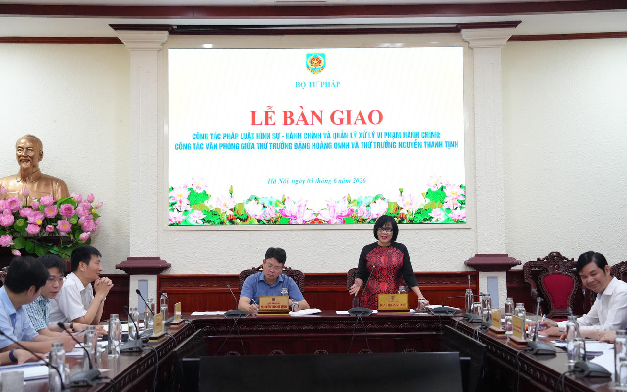Thứ trưởng Đặng Hoàng Oanh phát biểu tại buổi lễ.