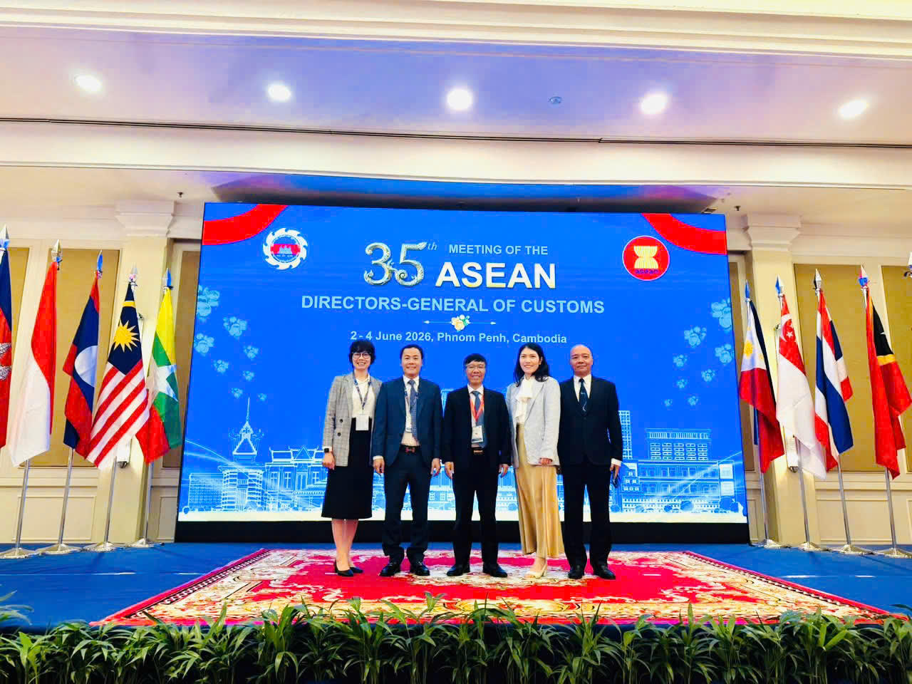 Đoàn Việt Nam tham dự Hội nghị.