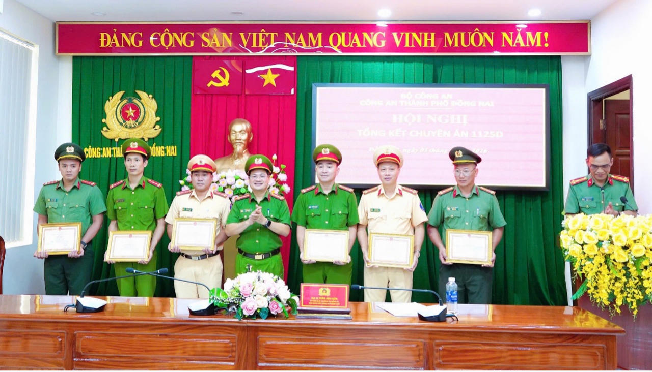 Đồng Nai khen thưởng lực lượng triệt phá chuyên án mua bán dữ liệu cá nhân