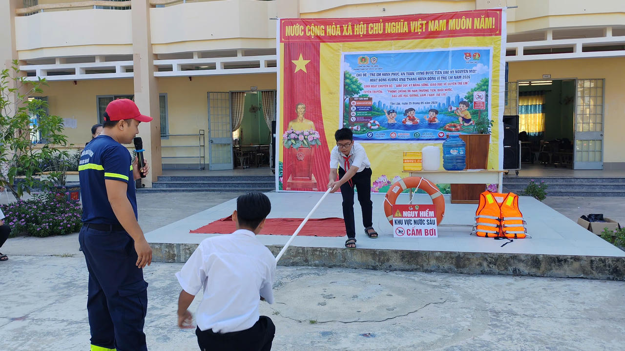 Tăng cường tuyên truyền, phổ biến kỹ năng cứu nạn trong trường hợp đuối nước.