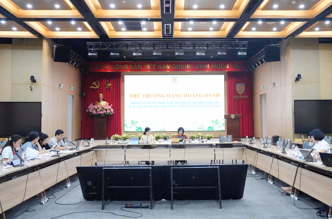 Ảnh đại diện bài viết: quang cảnh buổi làm việc.
