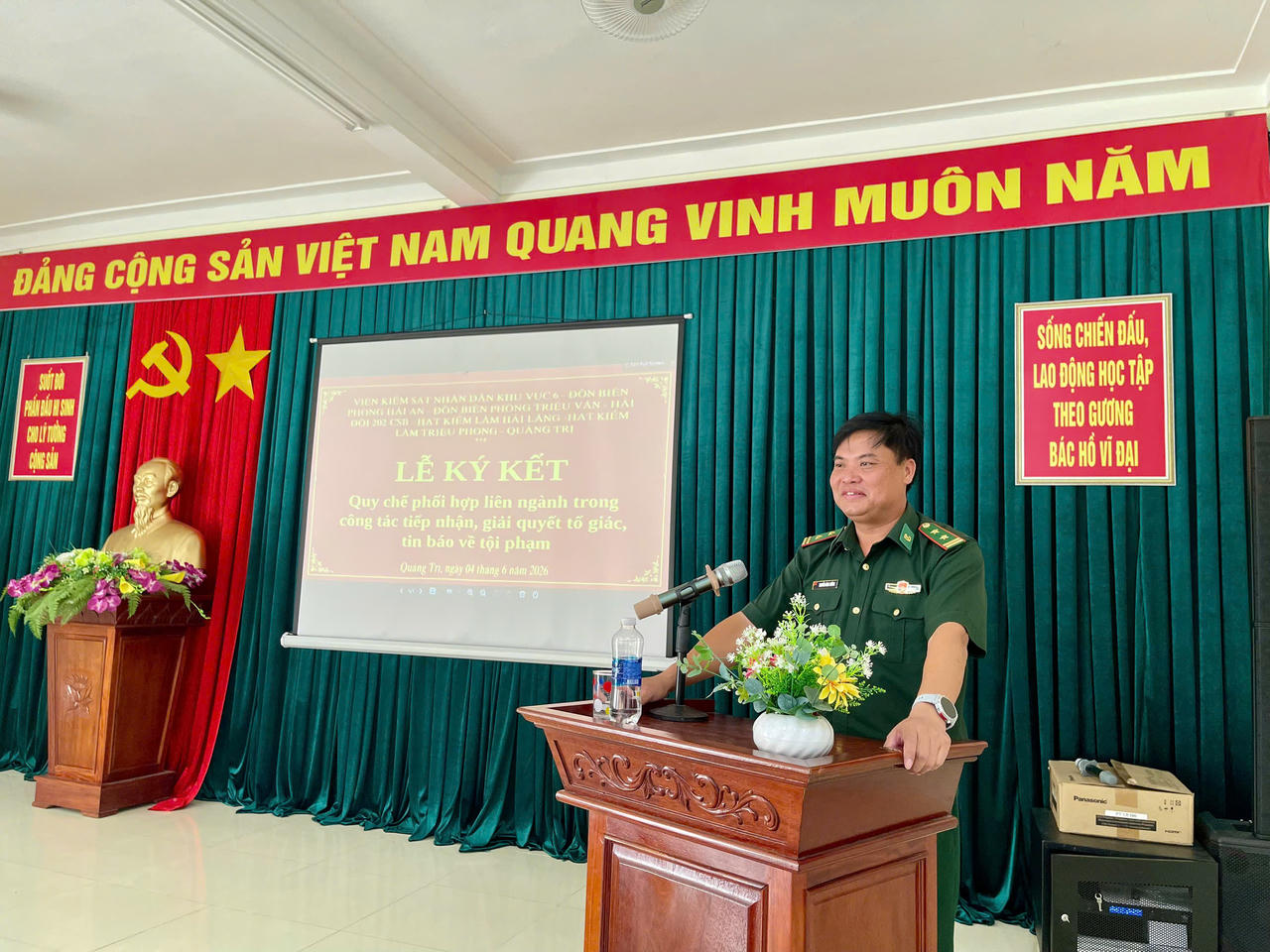 Trung tá Nguyễn Đình Cường - Đồn trưởng Đồn Biên phòng Hải An&nbsp;Phát biểu khai mạc buổi lễ.