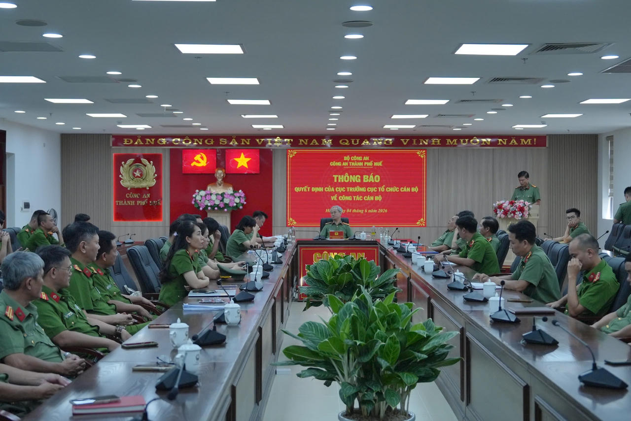 Công an thành phố Huế điều động 45 cán bộ, chiến sĩ đến công tác tại Cục Quản lý xuất nhập cảnh
