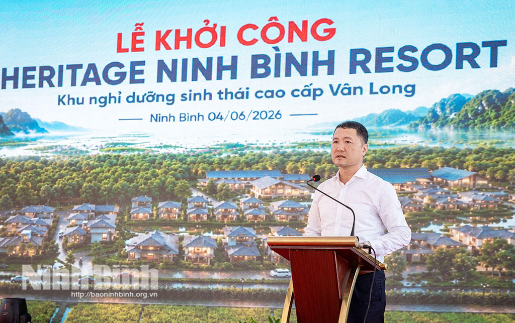 Ông Bùi Văn Mạnh, Tỉnh ủy viên, Giám đốc Sở Du lịch phát biểu tại lễ khởi công. Ảnh: Nguyễn Thơm