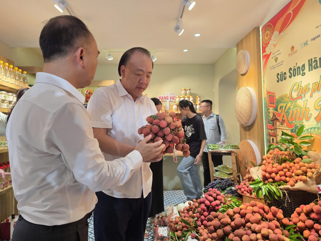 Vải thiều Lục Ngạn đầu vụ "đổ bộ" Hà Nội