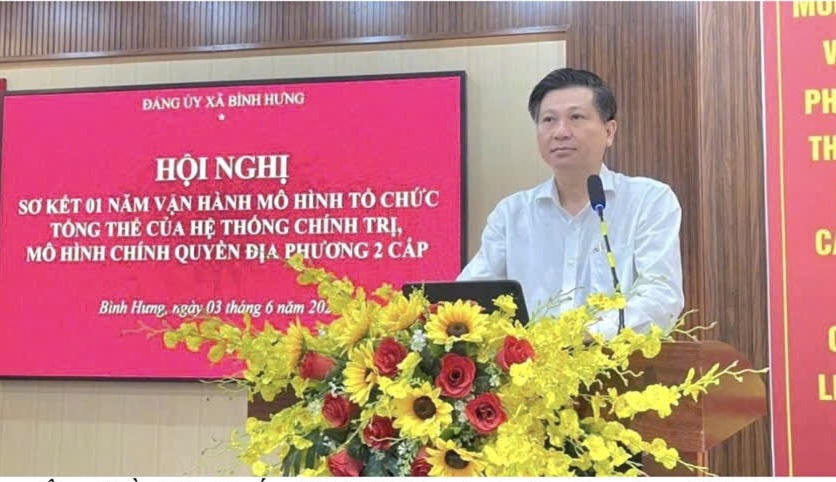 Ông Phạm Văn Lũy – Bí thư Đảng ủy, Chủ tịch Hội đồng nhân dân xã Bình Hưng phát biểu tại hội nghị.
