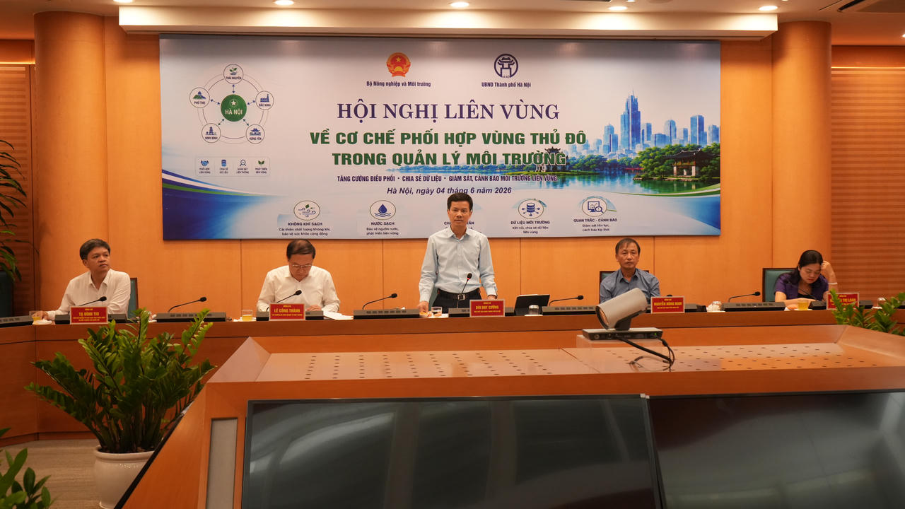 Phó Chủ tịch UBND thành phố Hà Nội Bùi Duy Cường phát biểu tại hội nghị. 