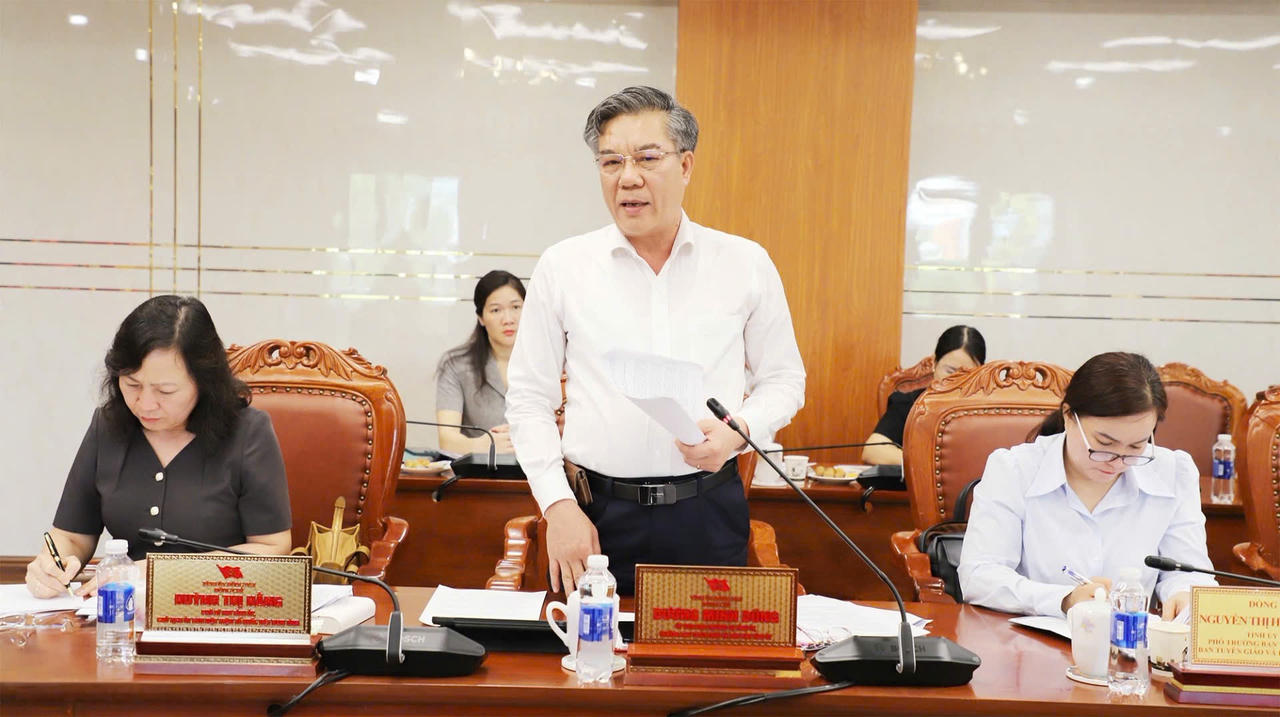 Theo ông Dương Minh Dũng, thi đua phải đi vào việc thật, người thật, tránh hình thức và khẩu hiệu.
