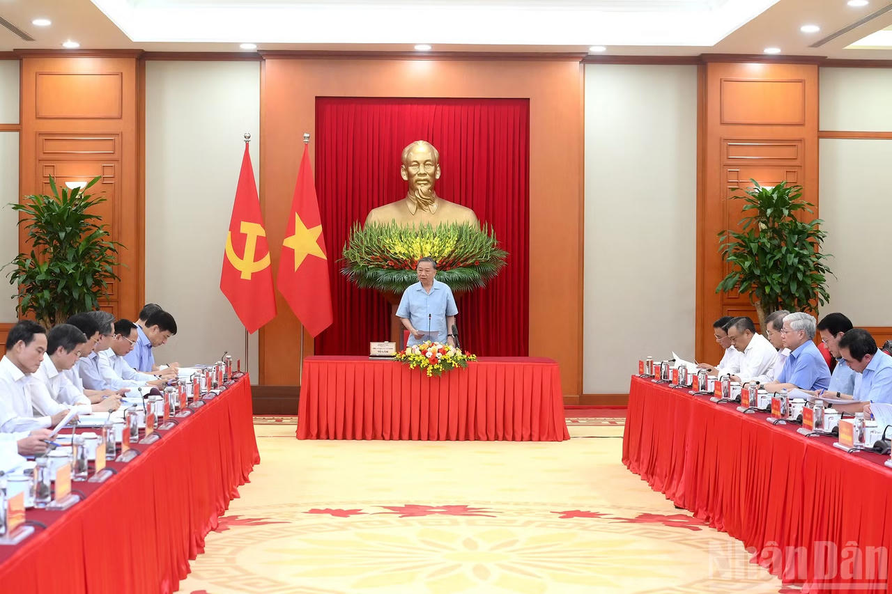 Xây dựng một Việt Nam hùng cường, thịnh vượng, dân chủ, công bằng, văn minh, hạnh phúc