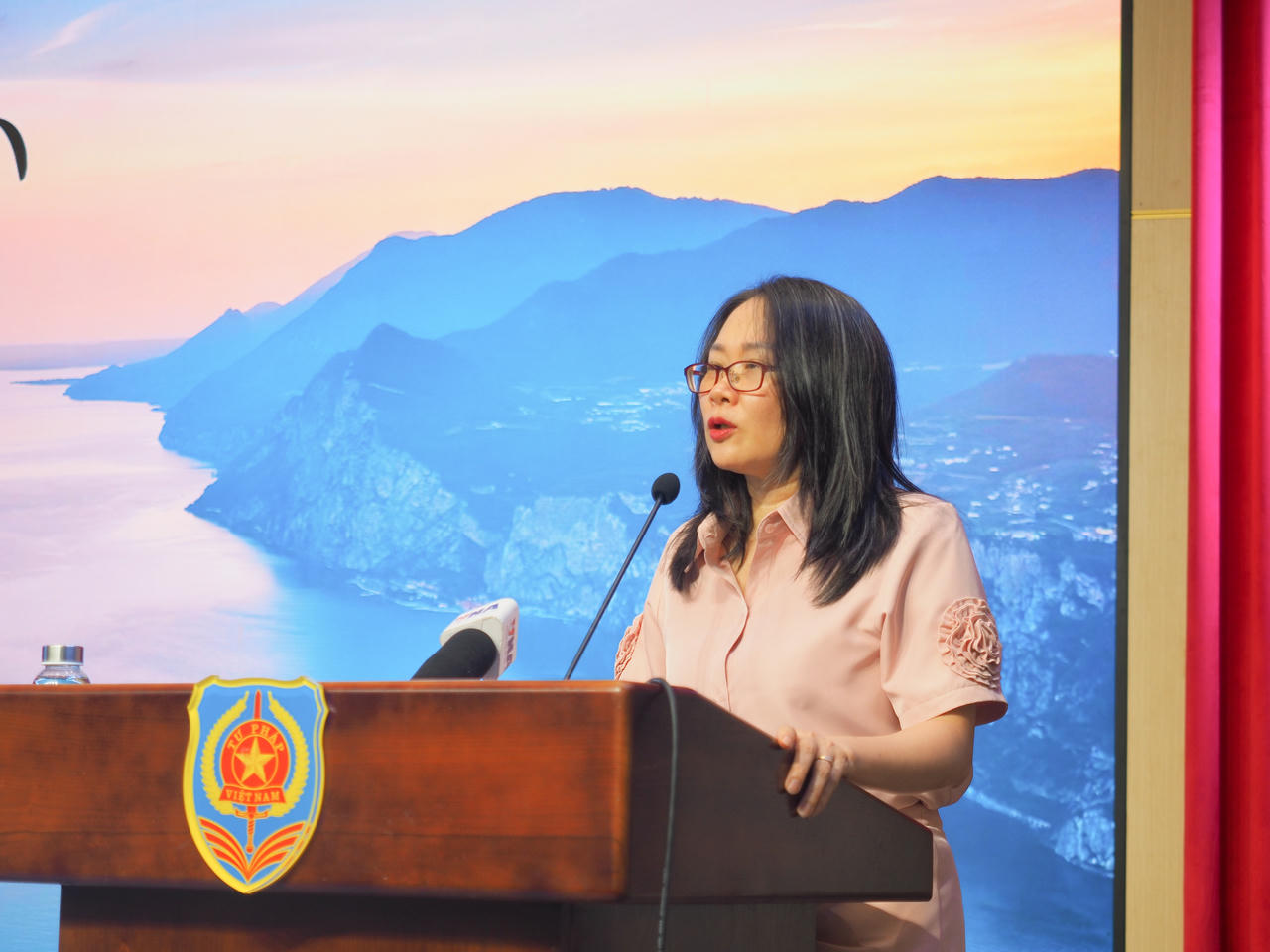 Bà Phạm Hồ Hương, Phó Cục trưởng Cục Pháp luật quốc tế và Giải quyết tranh chấp đầu tư quốc tế giới thiệu những điểm mới của Luật TTTP về dân sự