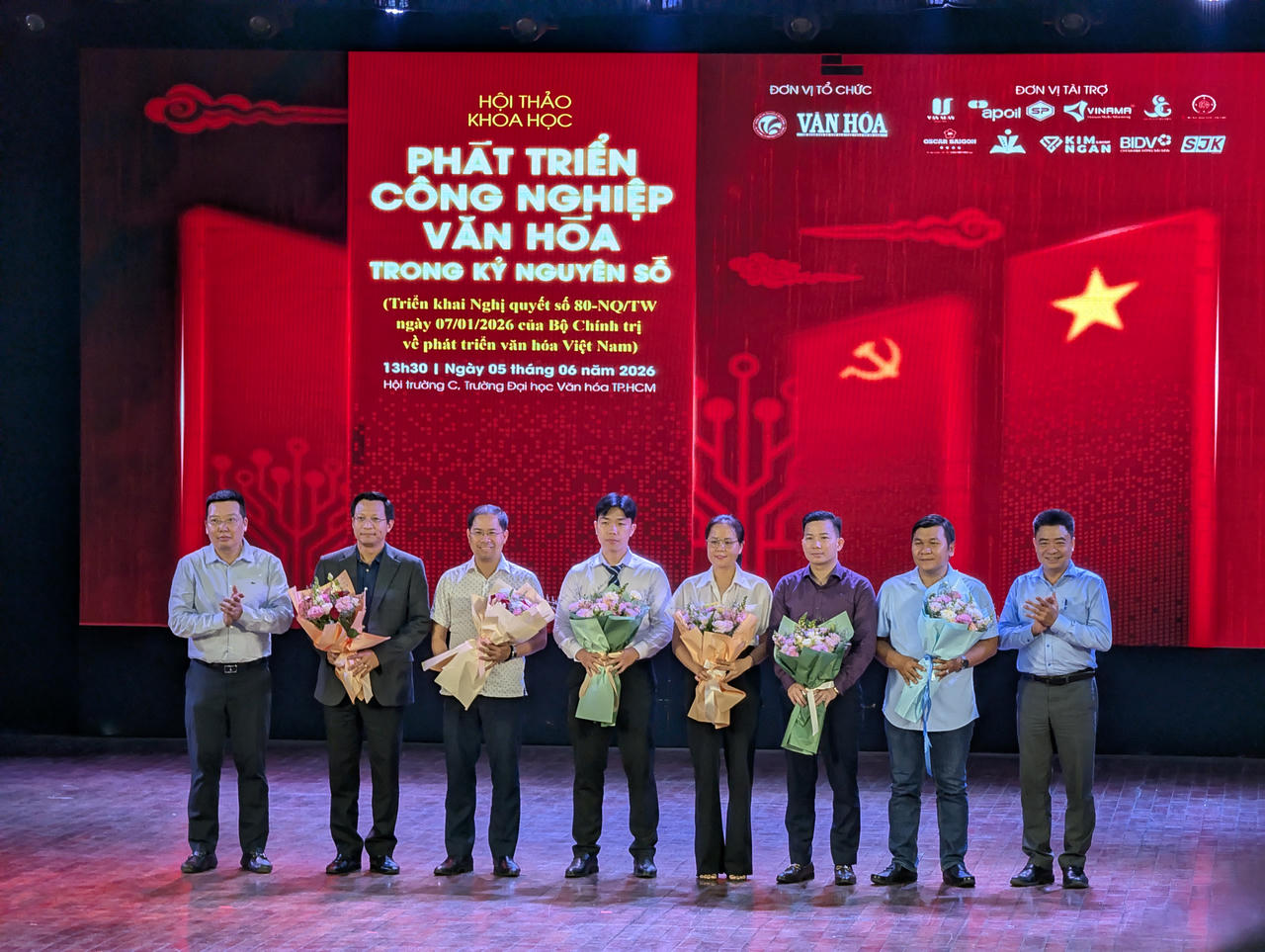 Trường ĐH Văn hóa TP Hồ Chí Minh cảm ơn các doanh nghiệp đã ký kết thỏa thuận hợp tác.