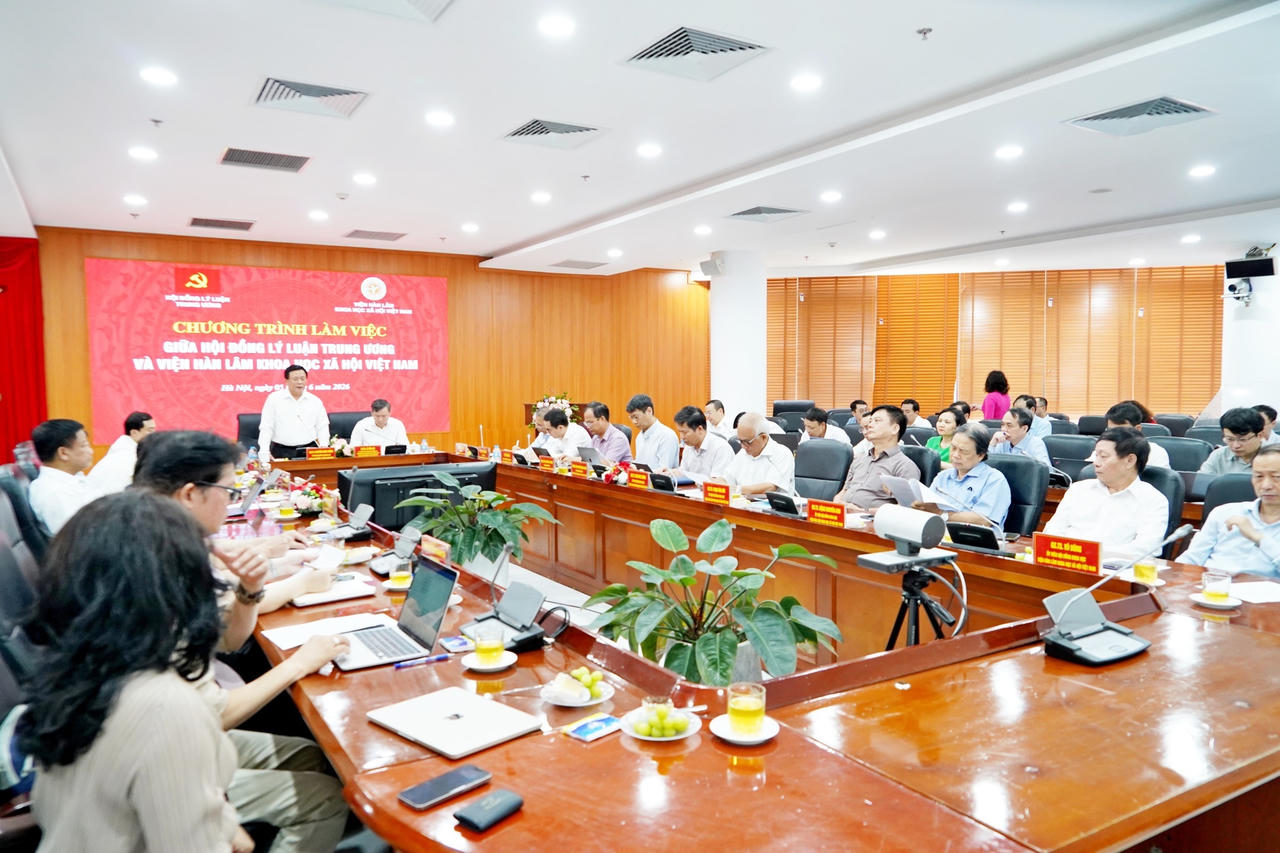 Quang cảnh buổi làm việc.