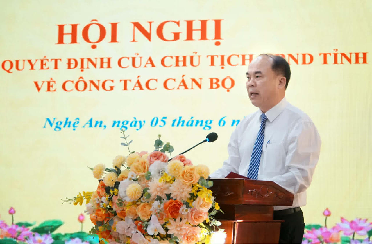 Trao quyết định bổ nhiệm ông Đặng Xuân Quang làm Phó Giám đốc Sở GD&ĐT Nghệ An 