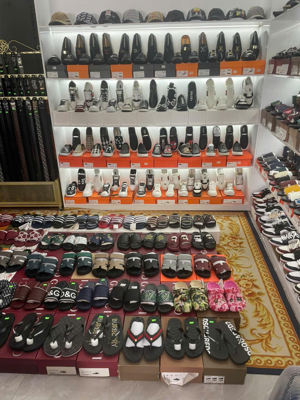 Hà Nội yêu cầu xử lý nghiêm buôn lậu, đầu cơ và thông tin sai lệch về giá cả