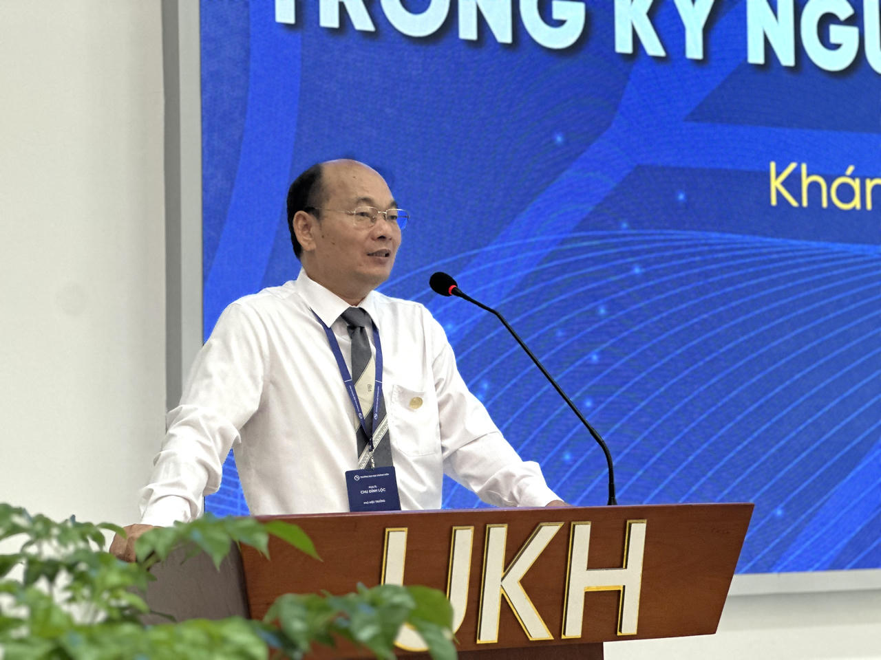 PGS.TS Chu Đình Lộc, Phó Hiệu trưởng Trường Đại học Khánh Hòa phát biểu khai mạc hội thảo.
