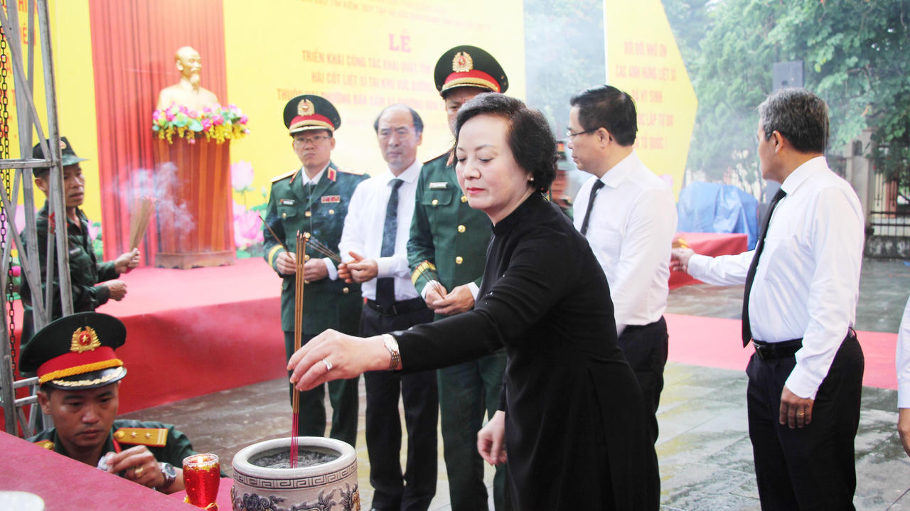 Phó Thủ tướng Phạm Thị Thanh Trà dự lễ tìm kiếm, quy tập hài cốt liệt sĩ tại Quảng Ngãi