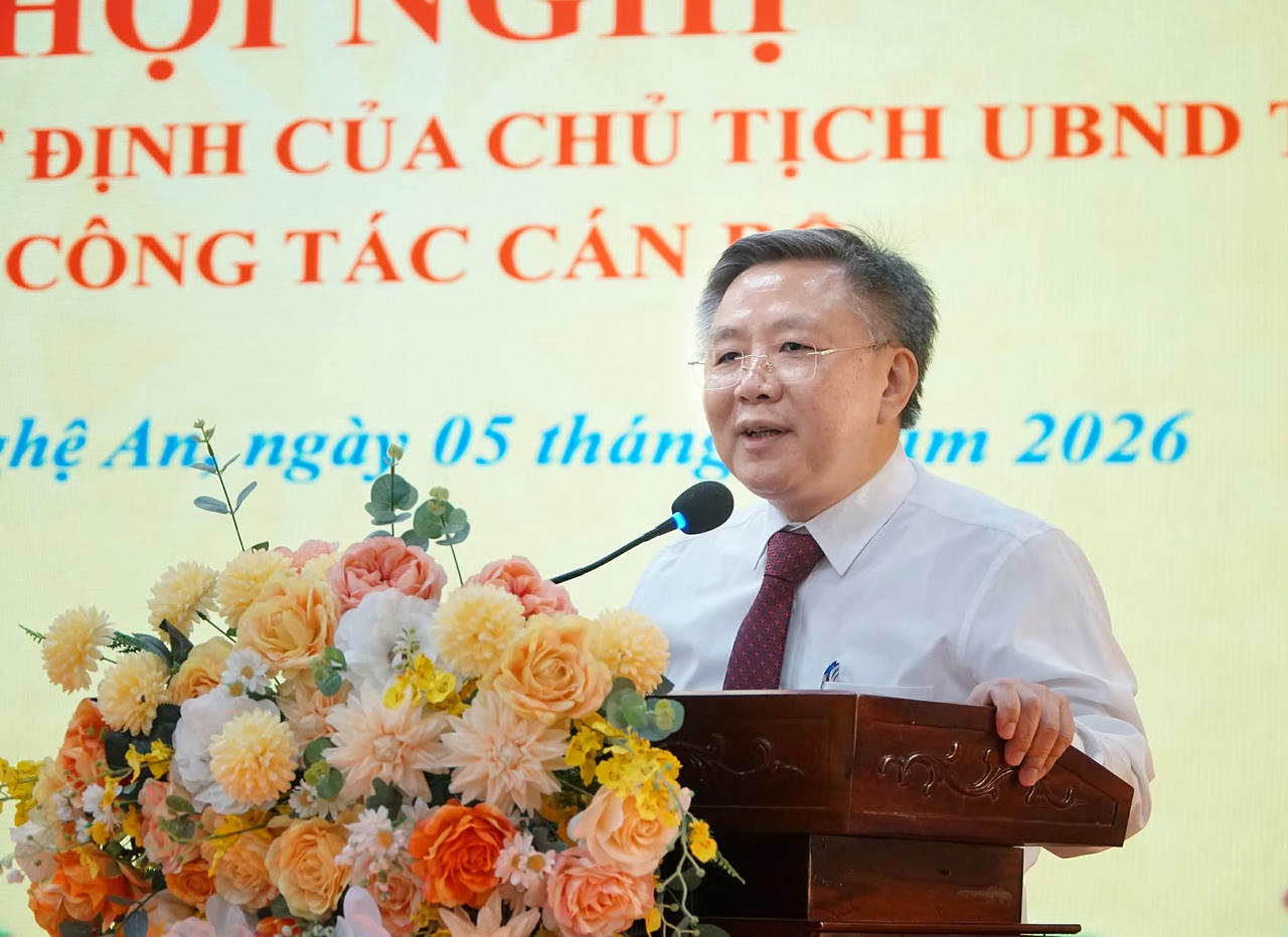 Ông Nguyễn Trọng Hoàn - Chánh Văn phòng Sở GD&ĐT Nghệ An - điều hành Hội nghị. Ảnh: Tuyết Lan