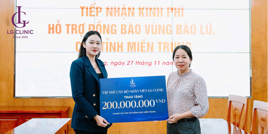 Tập thể cán bộ nhân viên LG Clinic trao tặng 200 triệu đồng ủng hộ đồng bào miền Trung sau bão lũ.